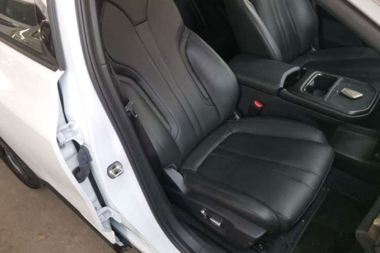 Used HEDMOS 06 2025 Model 520km Right Front Seat