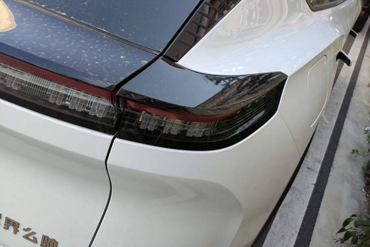 Used HEDMOS 06 2025 Model 520km Right Rear Taillight