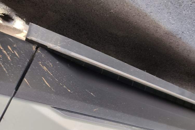 Used HEDMOS 06 2025 Model 520km Right Side Sill