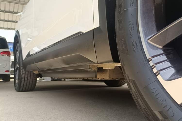 Used HEDMOS 06 2025 Model 520km Right Side Sill
