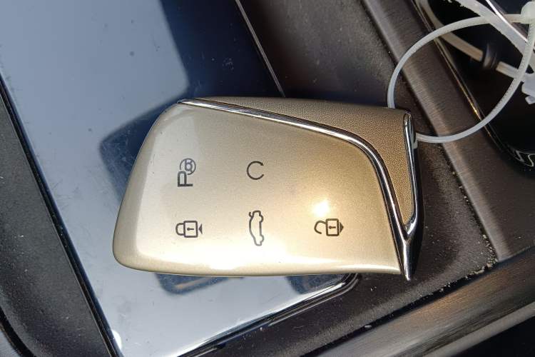 Used HEDMOS 06 2025 Model 520km Vehicle Key