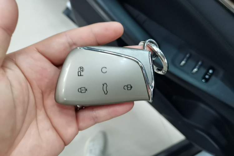 Used HEDMOS 06 2025 Model 520km Vehicle Key