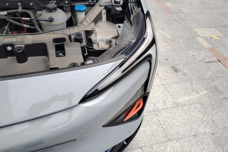 Used Hengchi 5 2022 Ultra-Luxury Edition Engine Bay Left