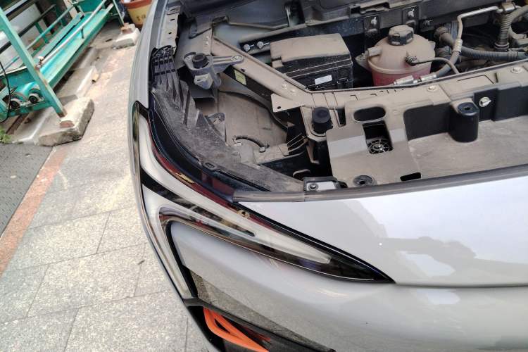 Used Hengchi 5 2022 Ultra-Luxury Edition Engine Bay Right