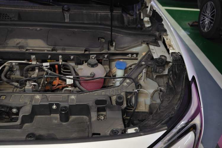 Used Hengchi 5 2022 Ultra-Luxury Edition Engine Bay Left
