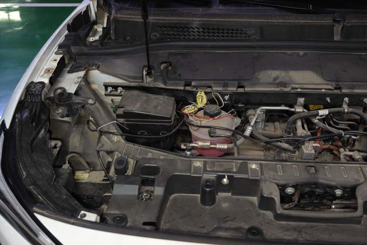 Used Hengchi 5 2022 Ultra-Luxury Edition Engine Bay Right