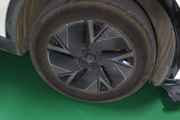 Used Hengchi 5 2022 Ultra-Luxury Edition Right Front Wheel Hub