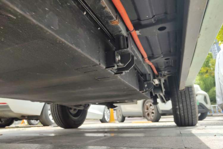 Used Hengrun HRS1 2022 Classic Model Chassis Front Left