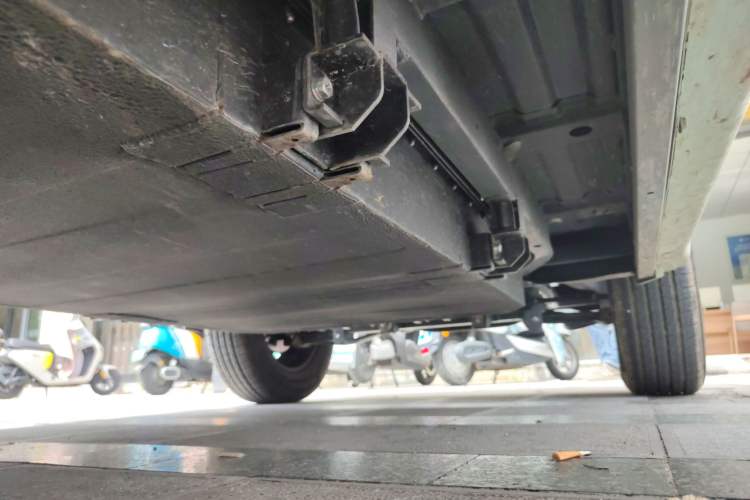 Used Hengrun HRS1 2022 Classic Model Chassis Rear Right