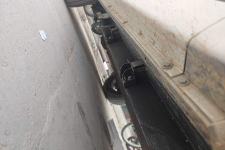 Used Hengrun HRS1 2022 Classic Model Chassis Front Right