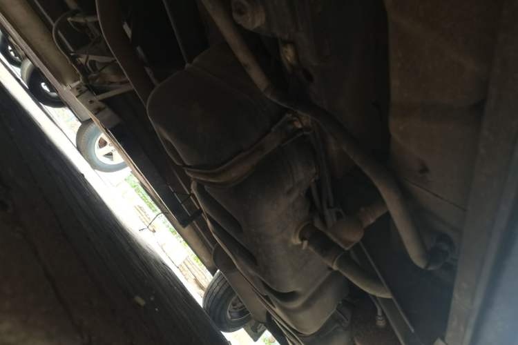 Used Higer H6C 2015 2.8T Diesel Version SC28R143Q4 Chassis Front Left