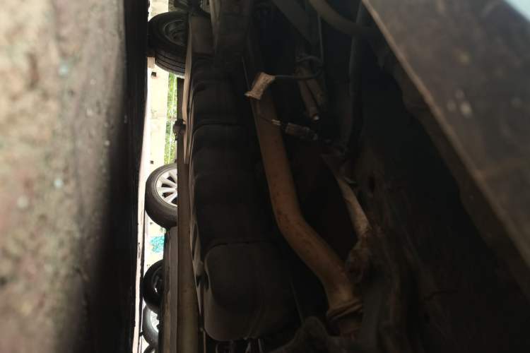 Used Higer H6C 2015 2.8T Diesel Version SC28R143Q4 Chassis Front Right