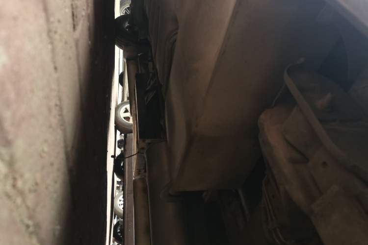 Used Higer H6C 2015 2.8T Diesel Version SC28R143Q4 Chassis Rear Left