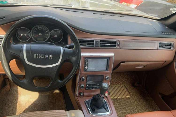 Used Higer Longwei 2015 2.8T Diesel Manual Two-Wheel Drive Big Double Classic Edition JE493 Interior 1