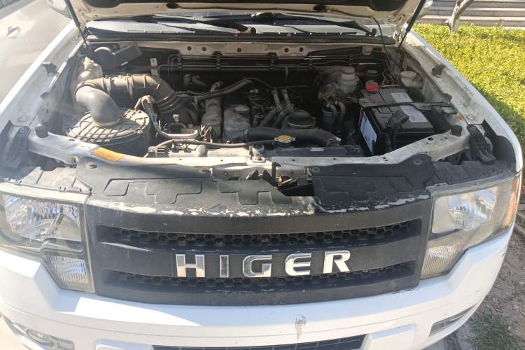 Used Higer Longwei 2015 2.8T Diesel Manual Two-Wheel Drive Big Double Classic Edition JE493 Engine Bay
