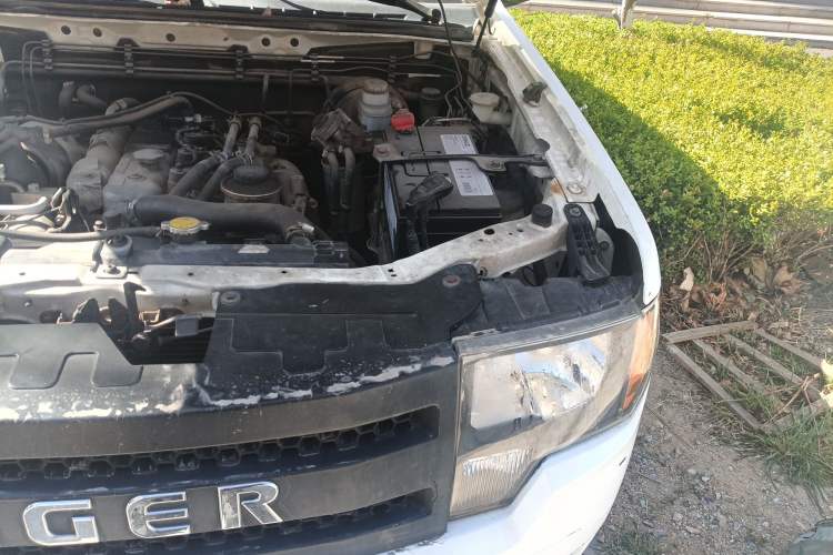 Used Higer Longwei 2015 2.8T Diesel Manual Two-Wheel Drive Big Double Classic Edition JE493 Engine Bay Left