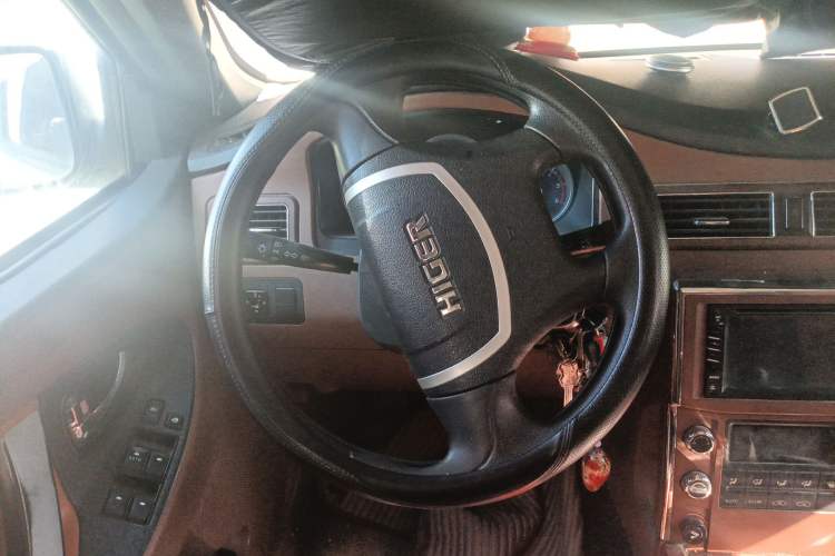 Used Higer Longwei 2015 2.8T Diesel Manual Two-Wheel Drive Big Double Classic Edition JE493 Steering Wheel