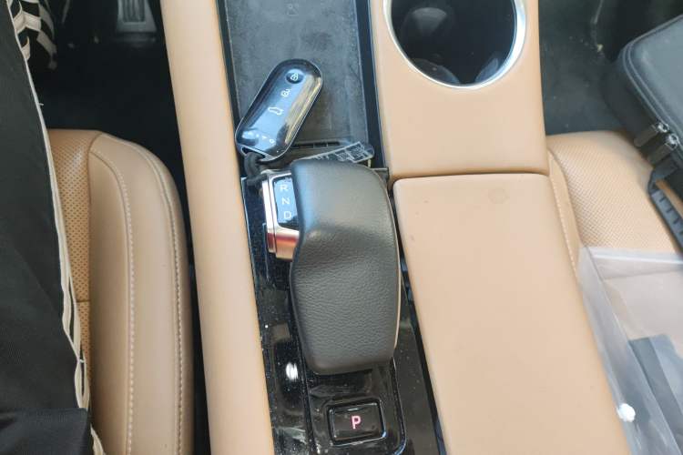 Used Hima AITO M5 2022 Extended-Range Four-Wheel Drive Ultimate Edition Gear Lever