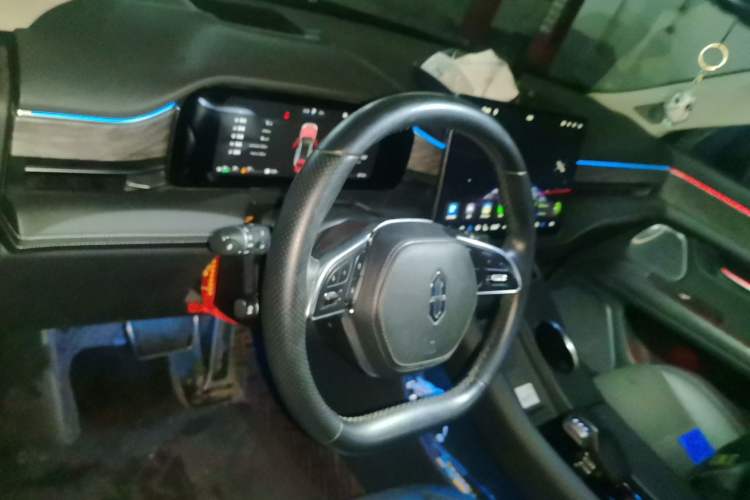 Used Hima AITO M5 2022 Extended-Range Four-Wheel Drive Performance Version Center Console