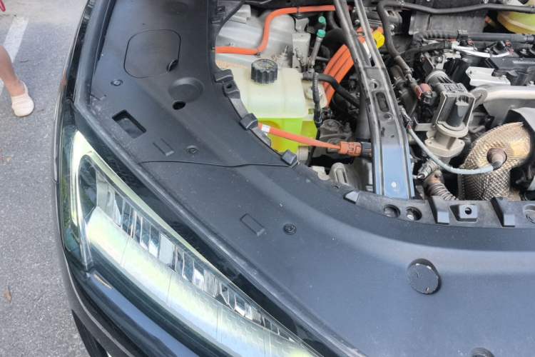 Used Hima AITO M5 2022 Extended-Range Four-Wheel Drive Flagship Edition Engine Bay Right