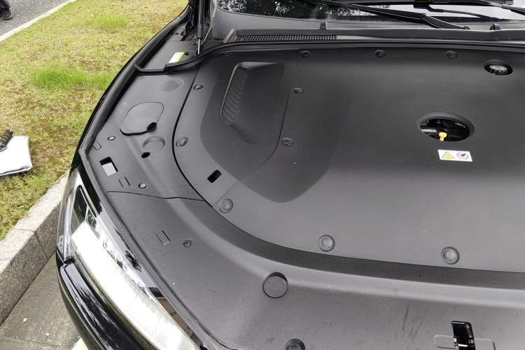 Used Hima AITO M5 2022 Extended-Range Four-Wheel Drive Performance Version Engine Bay Right