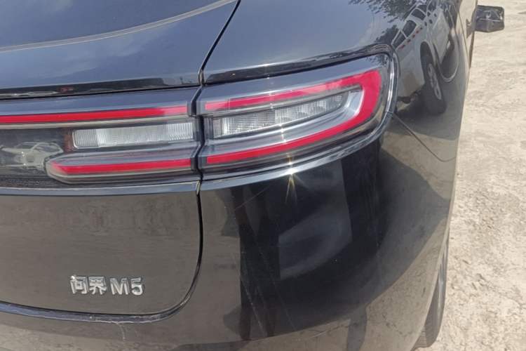 Used Hima AITO M5 2022 Extended-Range Four-Wheel Drive Ultimate Edition Exterior 3