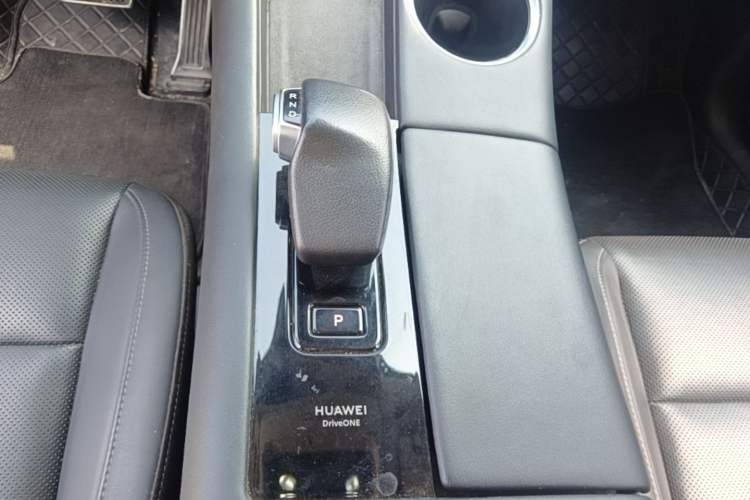 Used Hima AITO M5 2022 Extended-Range Four-Wheel Drive Ultimate Edition Gear Lever