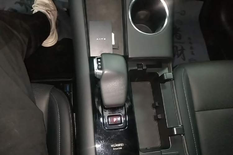 Used Hima AITO M5 2022 Extended-Range Four-Wheel Drive Performance Version Gear Lever
