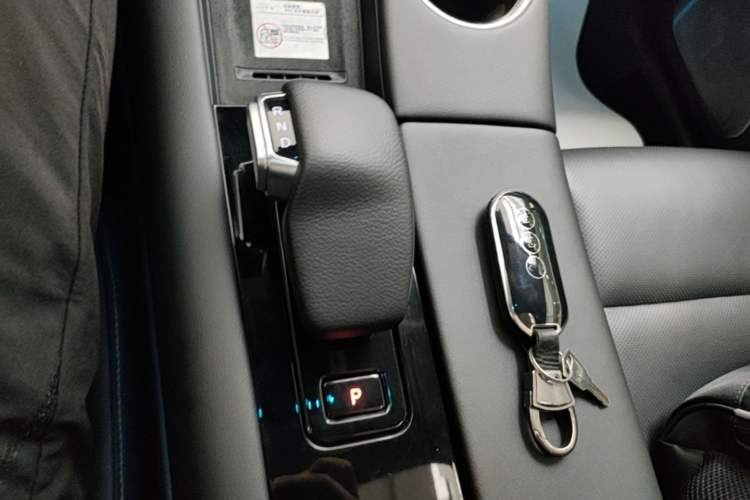Used Hima AITO M5 2022 Extended-Range Four-Wheel Drive Performance Version Gear Lever