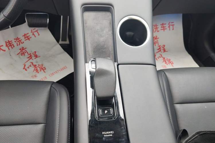 Used Hima AITO M5 2022 Extended-Range Four-Wheel Drive Ultimate Edition Gear Lever
