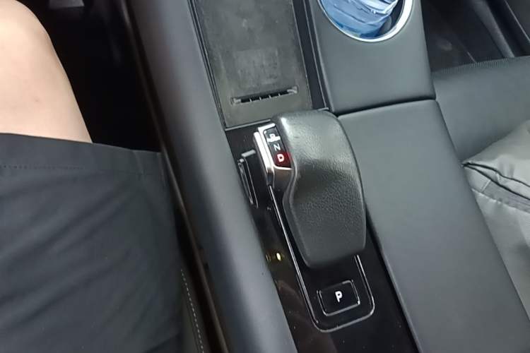Used Hima AITO M5 2022 Range-Extended Rear-Drive Standard Version Gear Lever