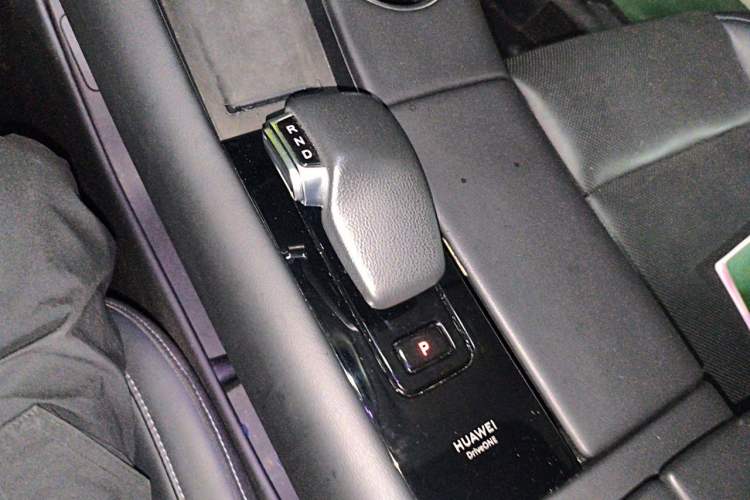Used Hima AITO M5 2022 Extended-Range Four-Wheel Drive Performance Version Gear Lever