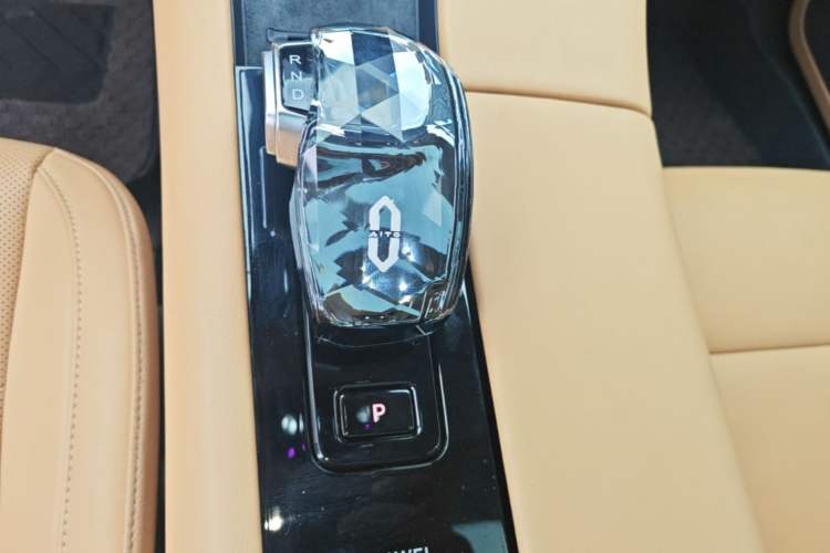 Used Hima AITO M5 2022 Extended-Range Four-Wheel Drive Performance Version Gear Lever