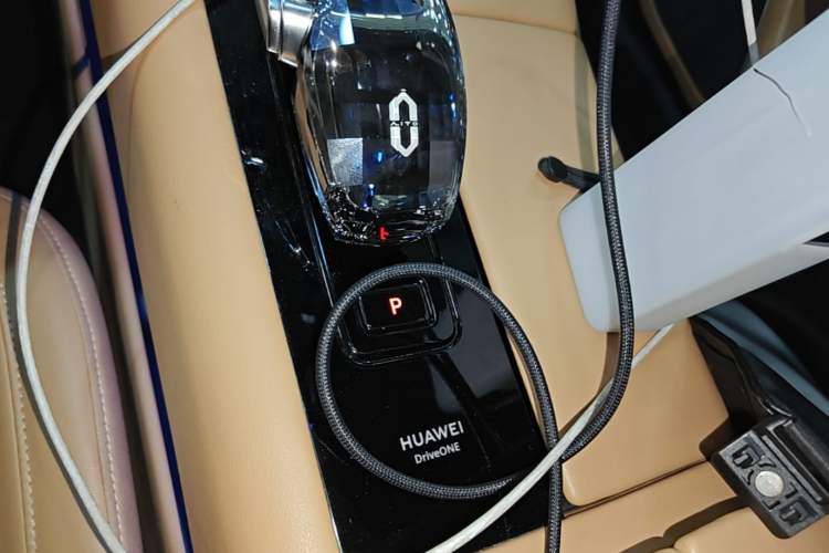 Used Hima AITO M5 2022 Extended-Range Four-Wheel Drive Ultimate Edition Gear Lever