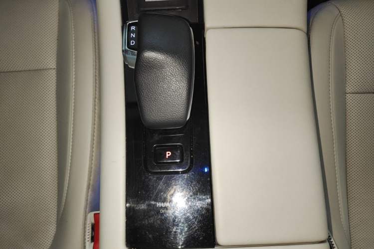 Used Hima AITO M5 2022 Extended-Range Four-Wheel Drive Ultimate Edition Gear Lever