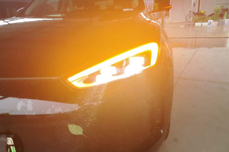 Used Hima AITO M5 2022 Pure Electric All-Wheel-Drive Performance Edition Left Front Headlight