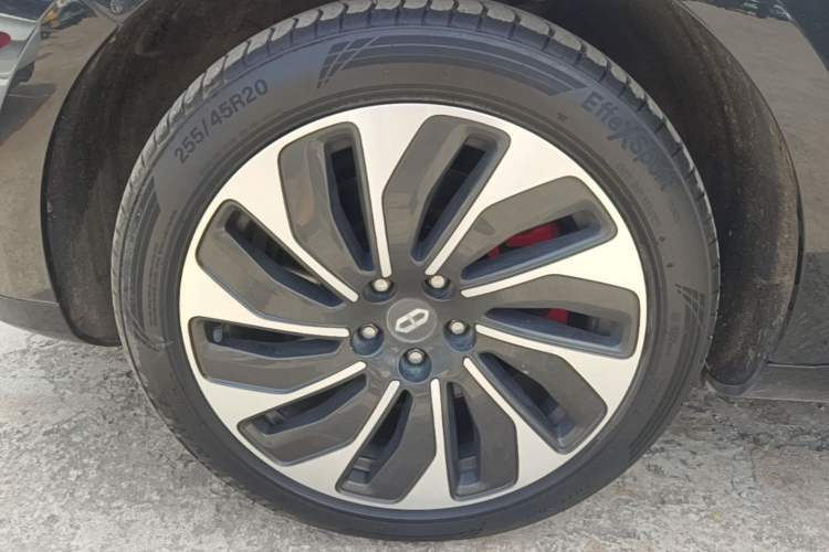 Used Hima AITO M5 2022 Extended-Range Four-Wheel Drive Ultimate Edition Left Front Wheel Hub