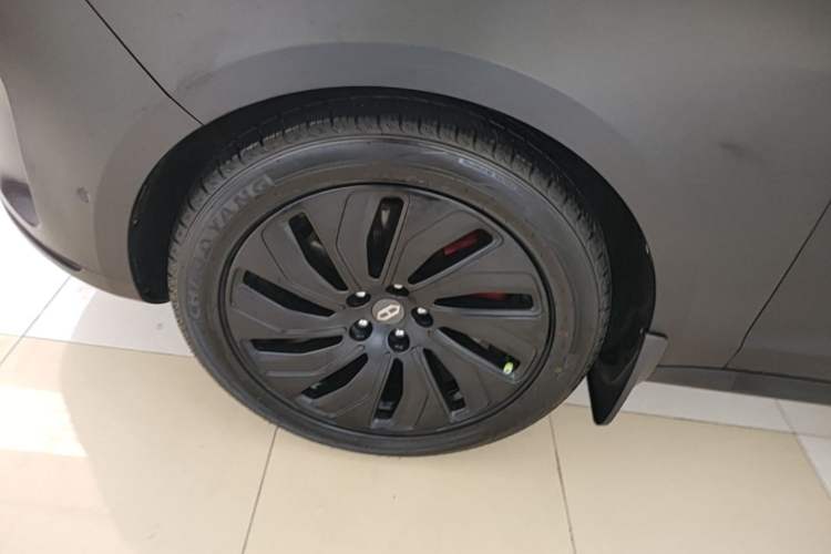 Used Hima AITO M5 2022 Extended-Range Four-Wheel Drive Performance Version Left Front Wheel Hub