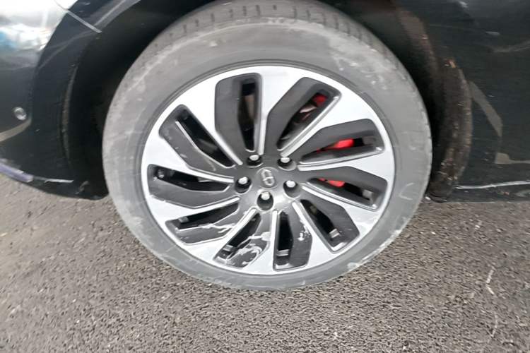 Used Hima AITO M5 2022 Range-Extended Rear-Drive Standard Version Left Front Wheel Hub