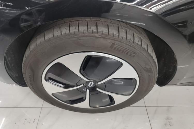 Used Hima AITO M5 2022 Pure Electric Rear-Drive Standard Edition Left Front Wheel Hub