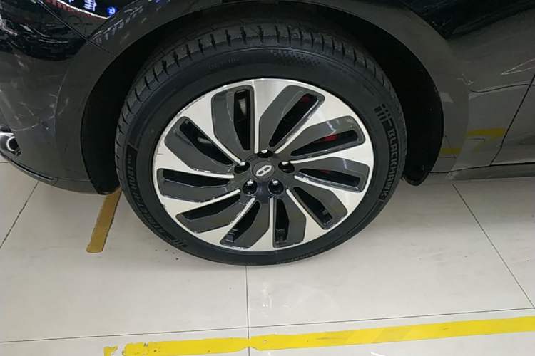 Used Hima AITO M5 2022 Extended-Range Four-Wheel Drive Flagship Edition Left Front Wheel Hub