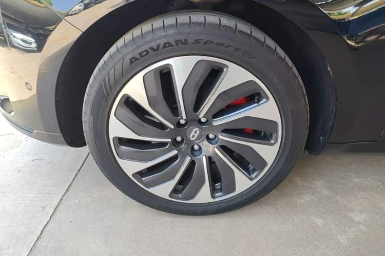 Used Hima AITO M5 2022 Extended-Range Four-Wheel Drive Flagship Edition Left Front Wheel Hub