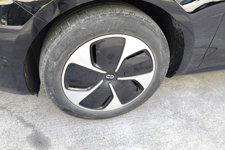 Used Hima AITO M5 2022 Pure Electric Rear-Drive Standard Edition Left Front Wheel Hub