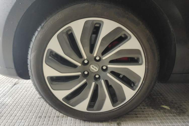 Used Hima AITO M5 2022 Extended-Range Four-Wheel Drive Ultimate Edition Left Front Wheel Hub