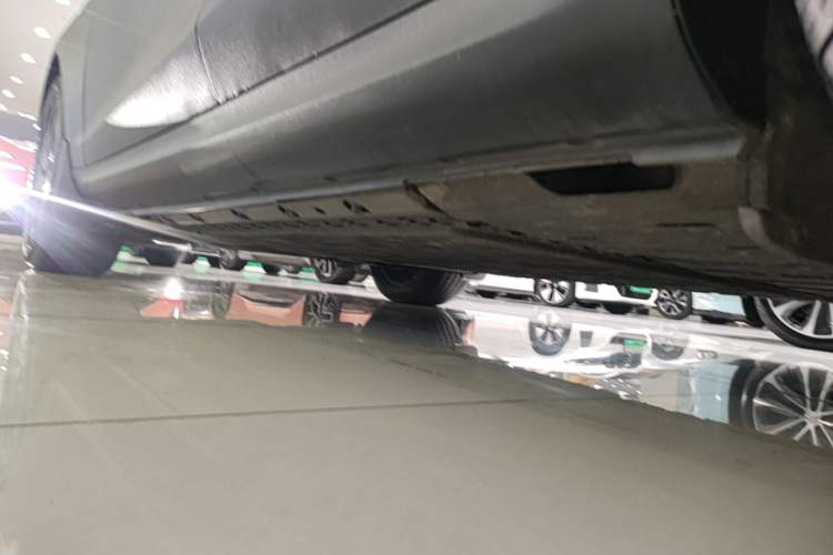 Used Hima AITO M5 2022 Extended-Range Four-Wheel Drive Performance Version Left Side Sill