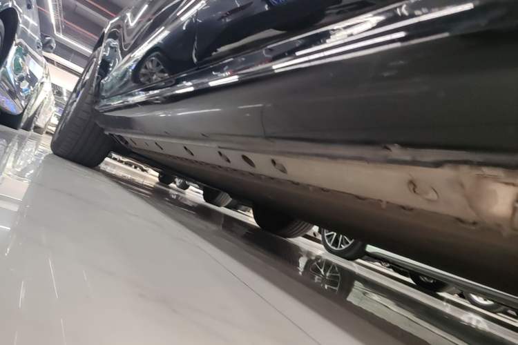 Used Hima AITO M5 2022 Pure Electric Rear-Drive Standard Edition Left Side Sill