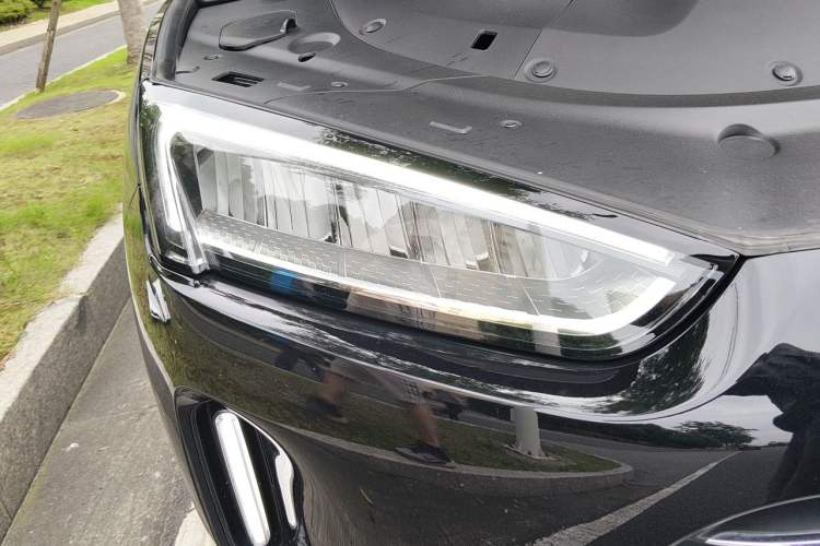 Used Hima AITO M5 2022 Extended-Range Four-Wheel Drive Performance Version Right Front Headlight
