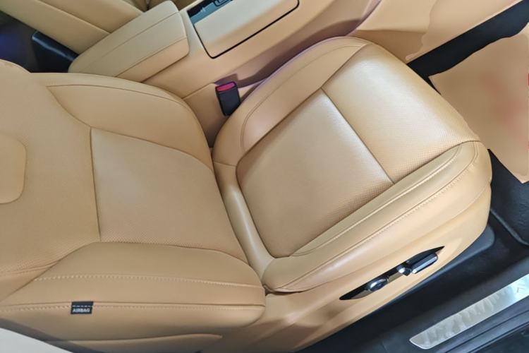 Used Hima AITO M5 2022 Extended-Range Four-Wheel Drive Ultimate Edition Right Front Seat