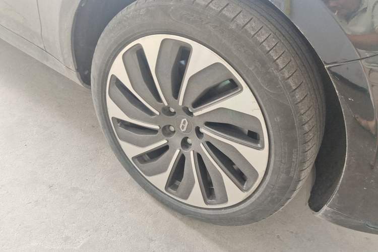 Used Hima AITO M5 2022 Extended-Range Four-Wheel Drive Flagship Edition Right Front Wheel Hub