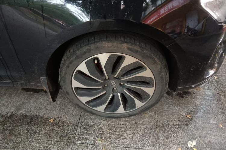 Used Hima AITO M5 2022 Extended-Range Four-Wheel Drive Flagship Edition Right Front Wheel Hub